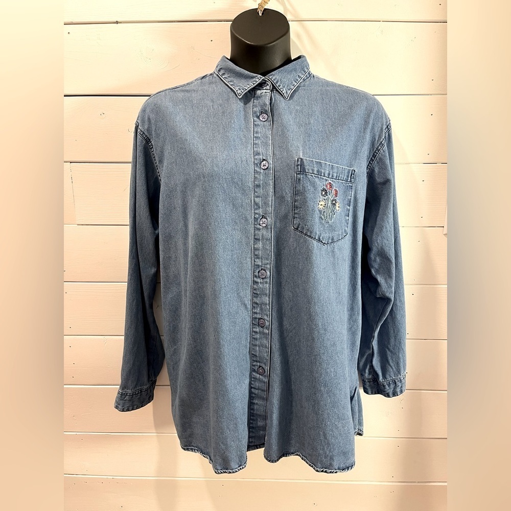 CHIC – Vintage Denim Shirt with Embroidered Pocket (Size 44)